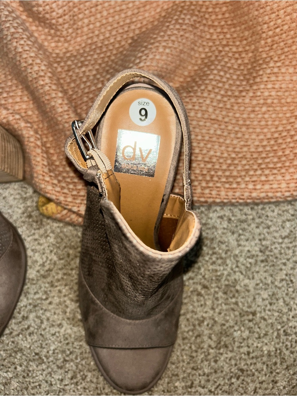 NEW DV by Dolce Vita Brown Taupe Peep-Toe Block Heel Sandals Sz 9 - Picture 8 of 8